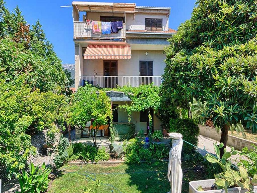 Κήπος έξω από το Apartment Lucija