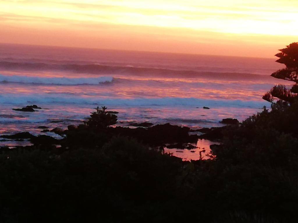 Sea ViewにあるShells on the Beachの雲の夕日を望む