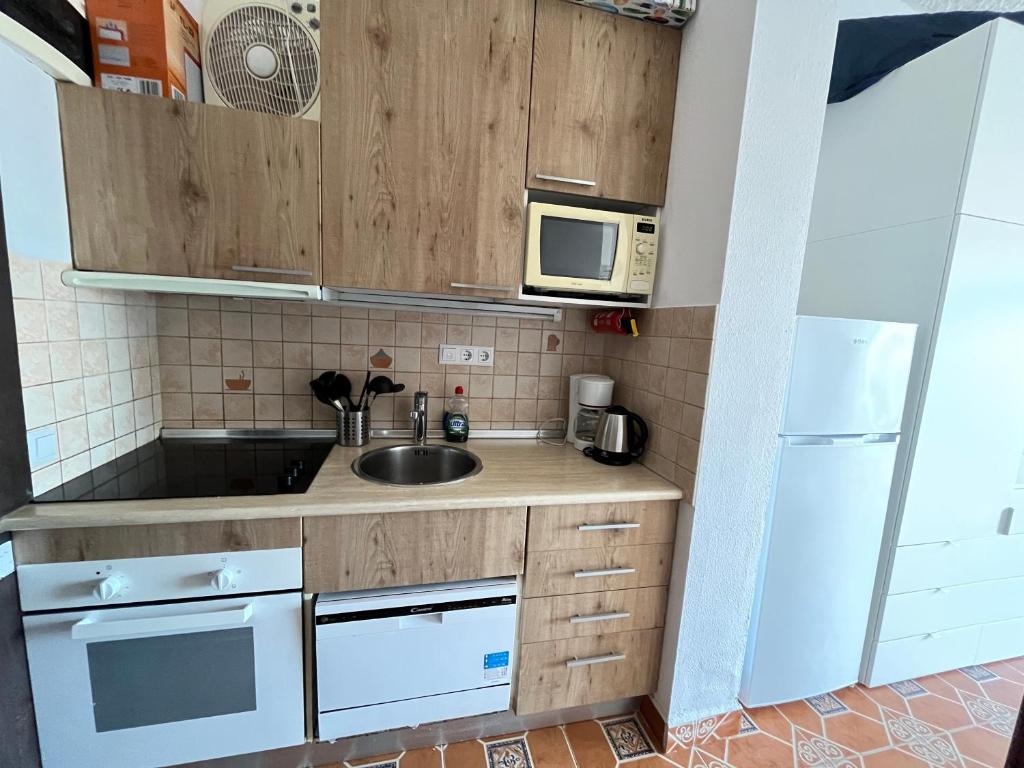 Kuchyň nebo kuchyňský kout v ubytování Apartments Bahia Dorada