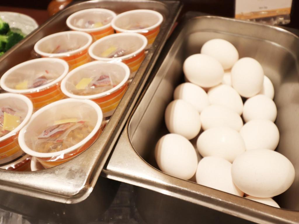 ホテルの敷地内または近くでの食事または食べ物