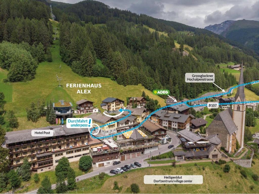 um mapa de um hotel nas montanhas em Ferienwohnung Alex em Heiligenblut