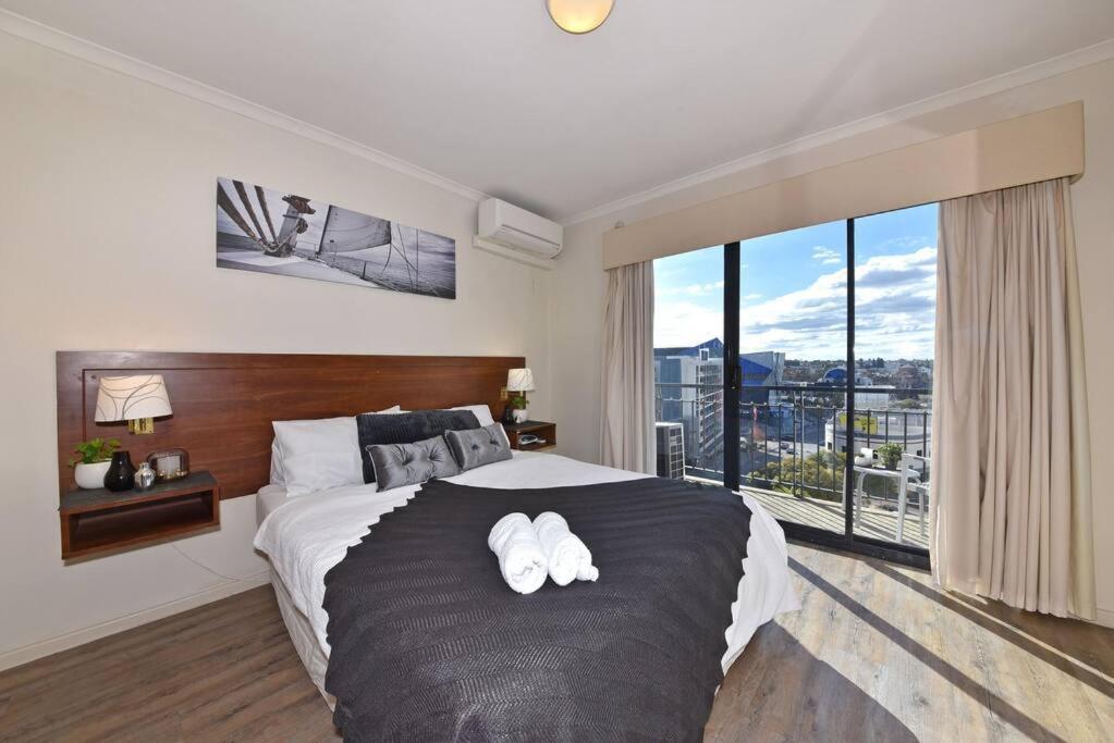 Ένα ή περισσότερα κρεβάτια σε δωμάτιο στο One-Bedroom Cozy Apartment in Perth CBD