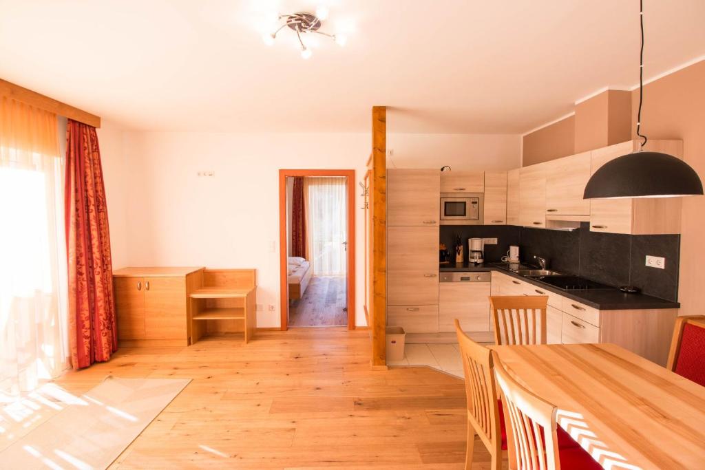 Kuchyň nebo kuchyňský kout v ubytování Hotel Weissenstein