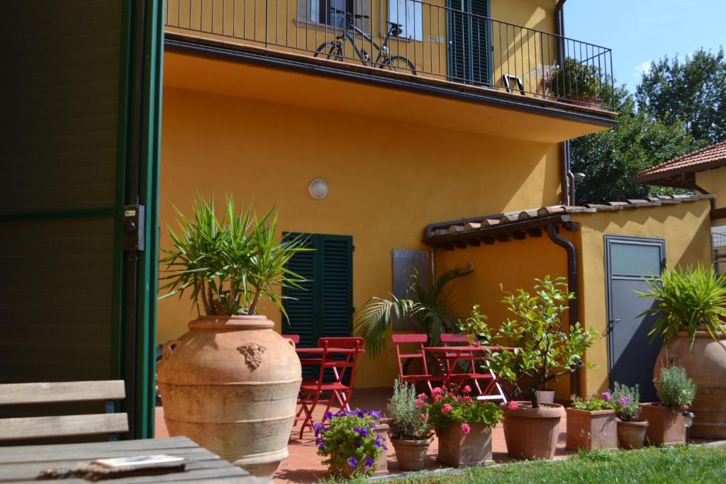 A garden outside Al Canto B&B