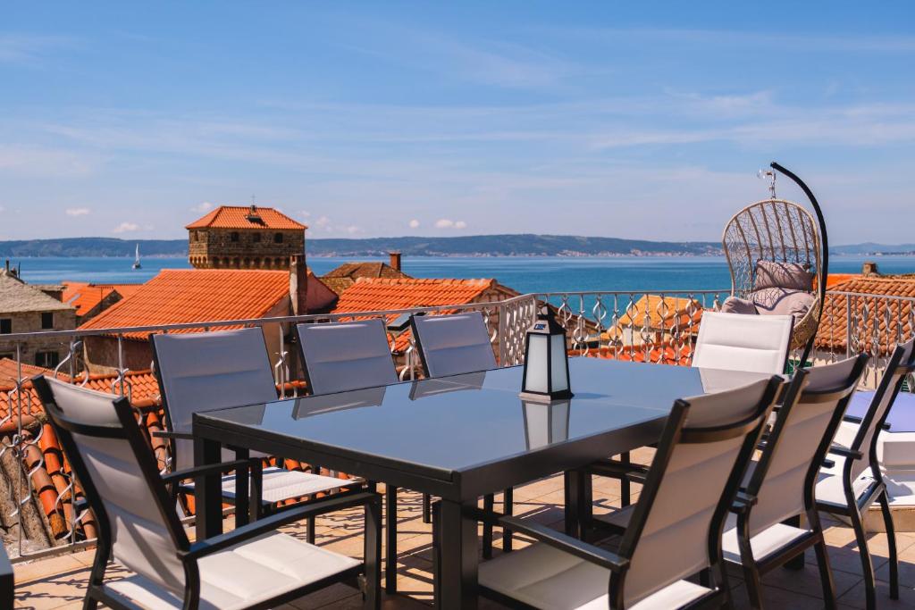 Aryjina kuća, duplex with terrace offering sea and mountain views