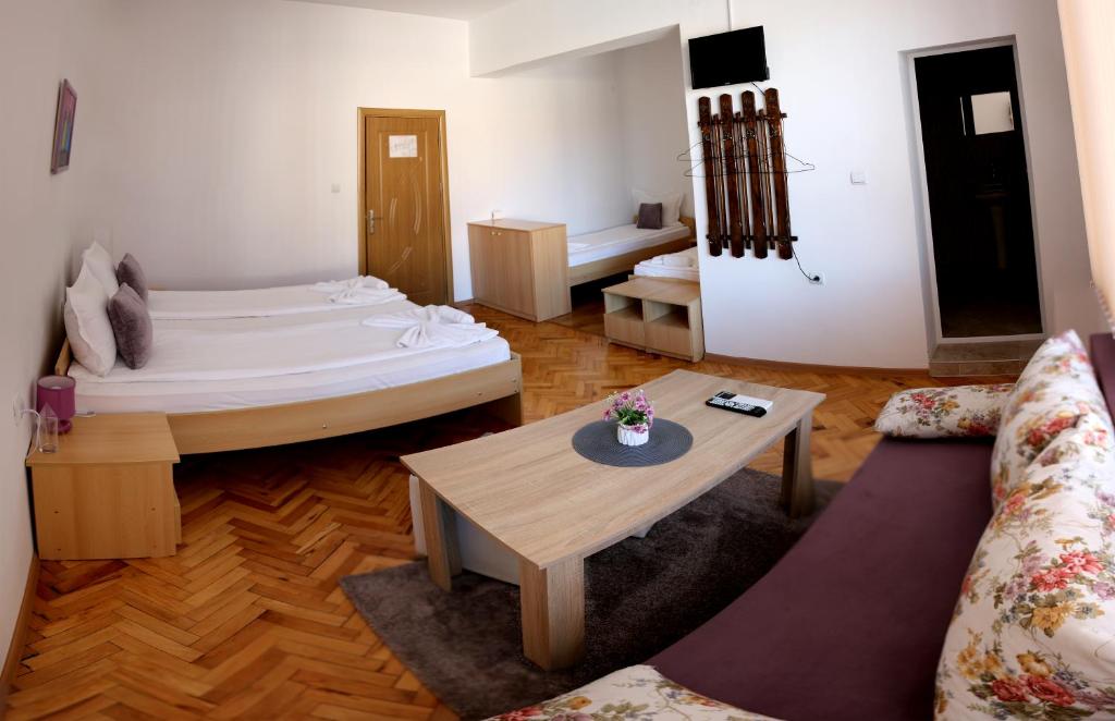 Gile Guest House - Family Room