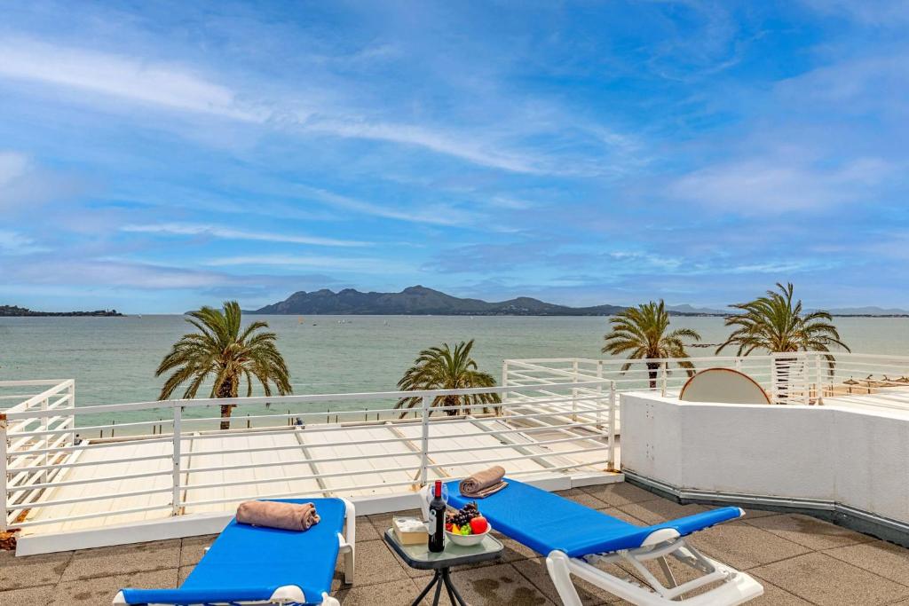 Beachfront Apartment Sivella Mar by Sealand Villas