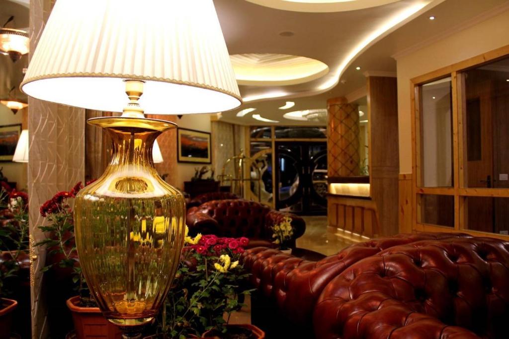 Posezení v ubytování Crescent Resort, Darjeeling