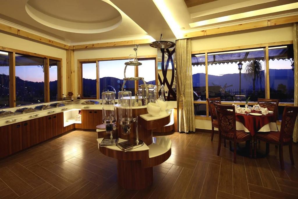 Restaurace v ubytování Crescent Resort, Darjeeling