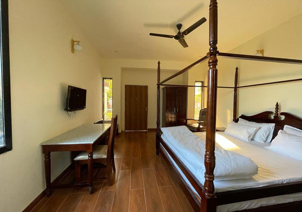 Postel nebo postele na pokoji v ubytování Las Cabanas Resort