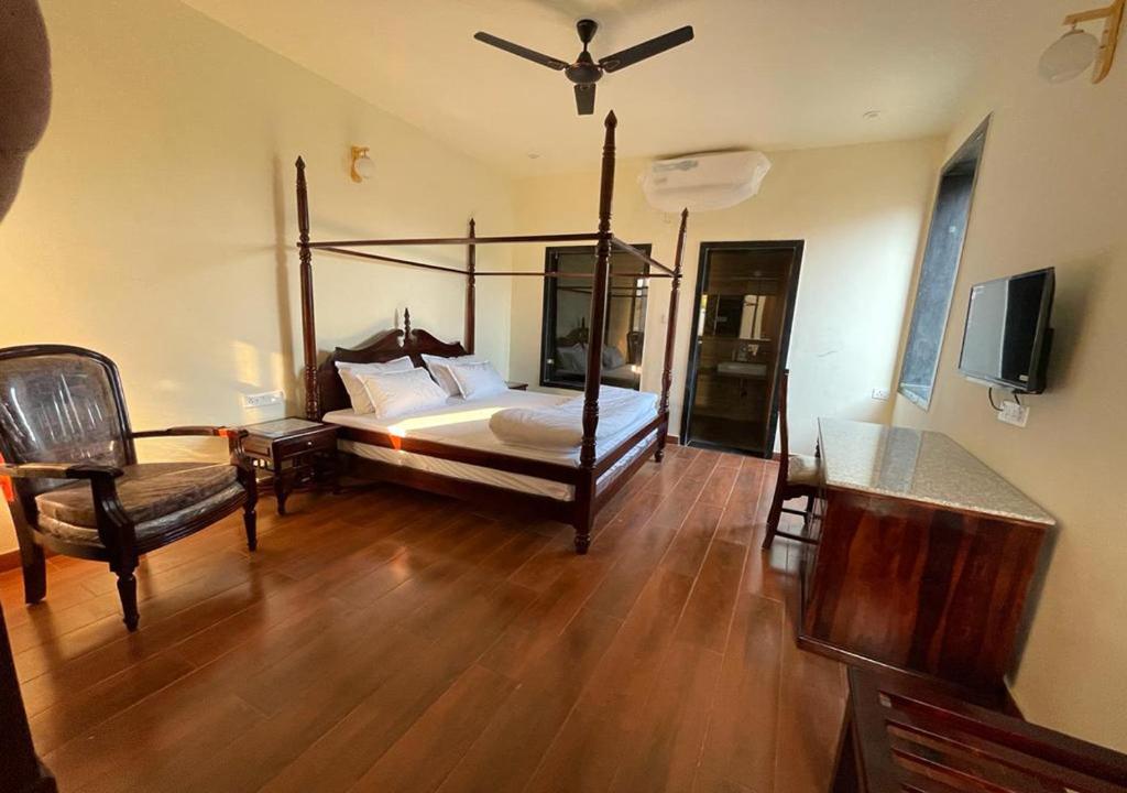 Postel nebo postele na pokoji v ubytování Las Cabanas Resort