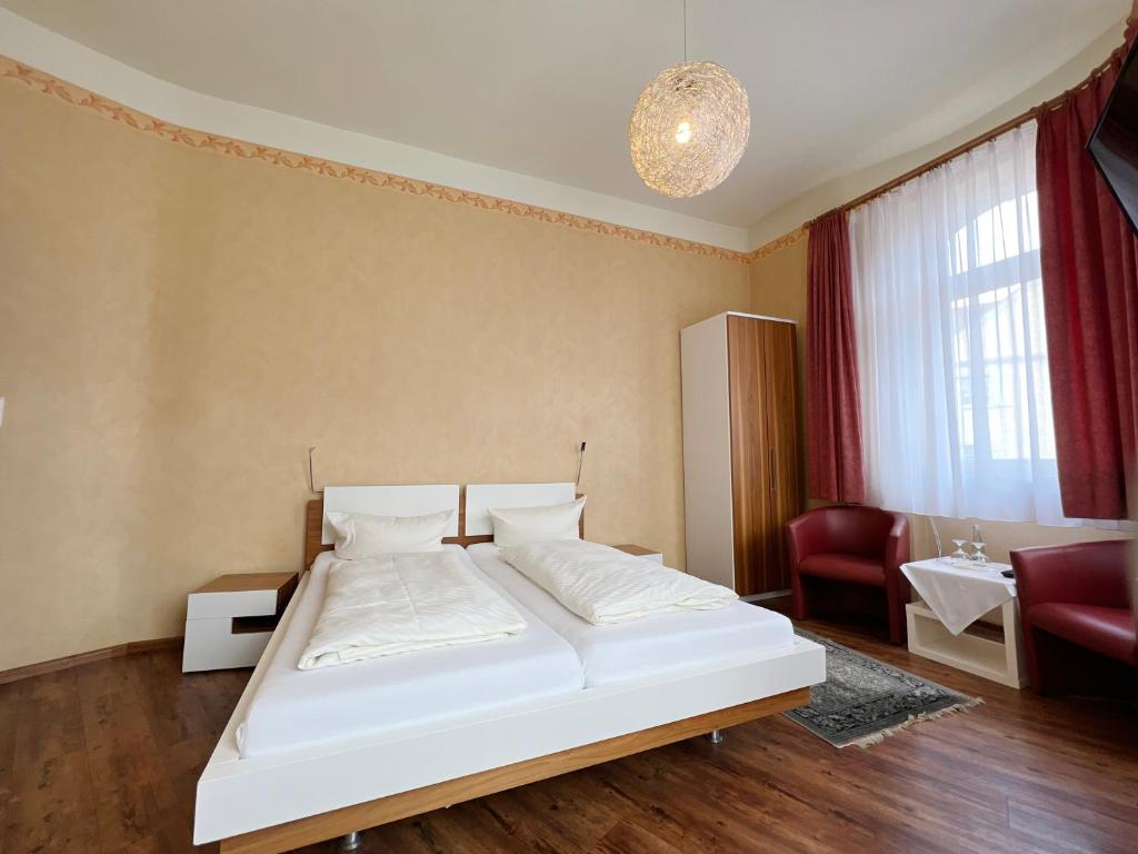 Postel nebo postele na pokoji v ubytování Hotel Kühler Krug