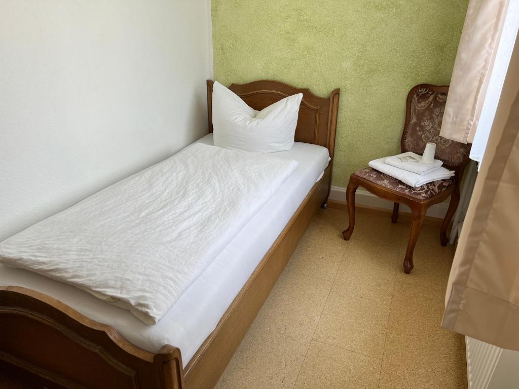 Postel nebo postele na pokoji v ubytování Hotel Kühler Krug