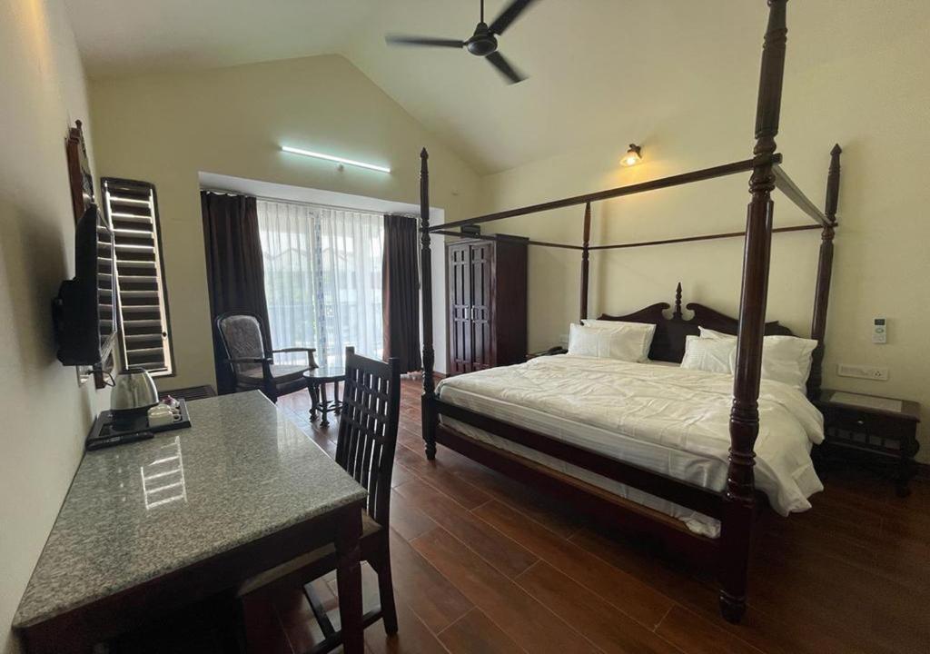 Postel nebo postele na pokoji v ubytování Las Cabanas Resort