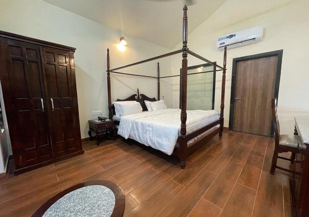 Postel nebo postele na pokoji v ubytování Las Cabanas Resort