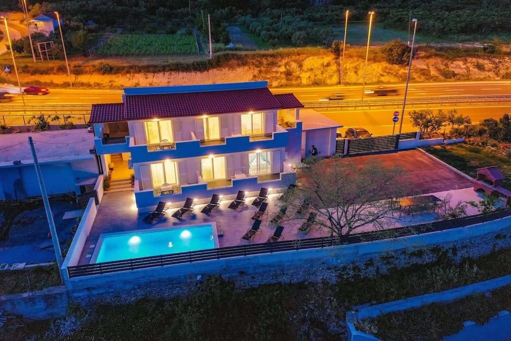Bazén v ubytovaní Villa Dišpet alebo v jeho blízkosti