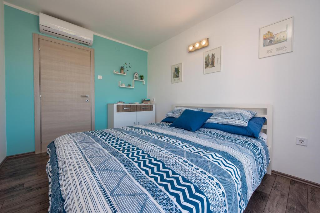 Łóżko lub łóżka w pokoju w obiekcie R&B Family Apartments
