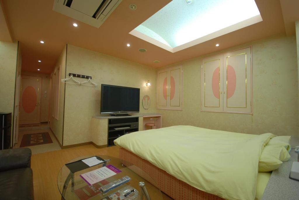 Postel nebo postele na pokoji v ubytování HOTEL WiLL EX 大高 レジャーホテル
