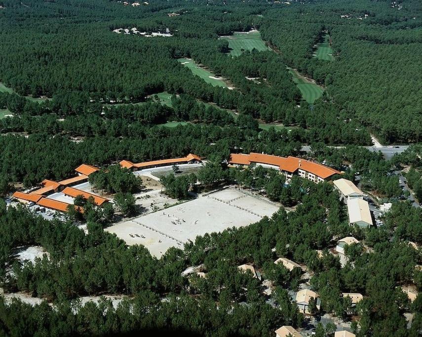 Pohľad z vtáčej perspektívy na ubytovanie Lacanau-Océan T3 terrasse 50m2 au sein d'un complexe touristique
