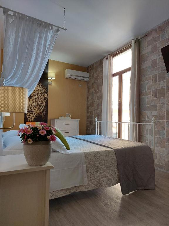 Postel nebo postele na pokoji v ubytování SWEET HOME & WELLNESS affittacamere
