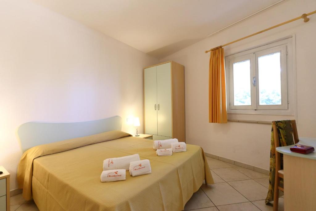 Postel nebo postele na pokoji v ubytování L' Arcobaleno Resort