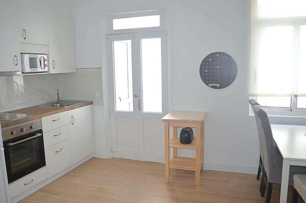 Kuchyň nebo kuchyňský kout v ubytování Apartamento en centro de Ferrol