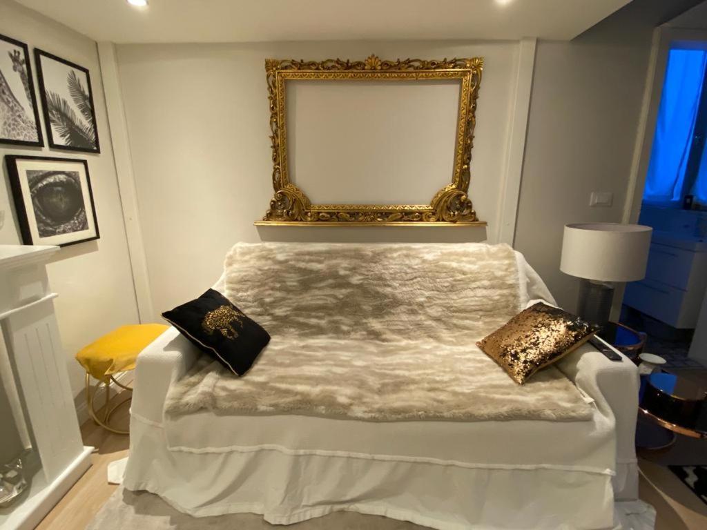 A bed or beds in a room at Appartamento Torino Centro