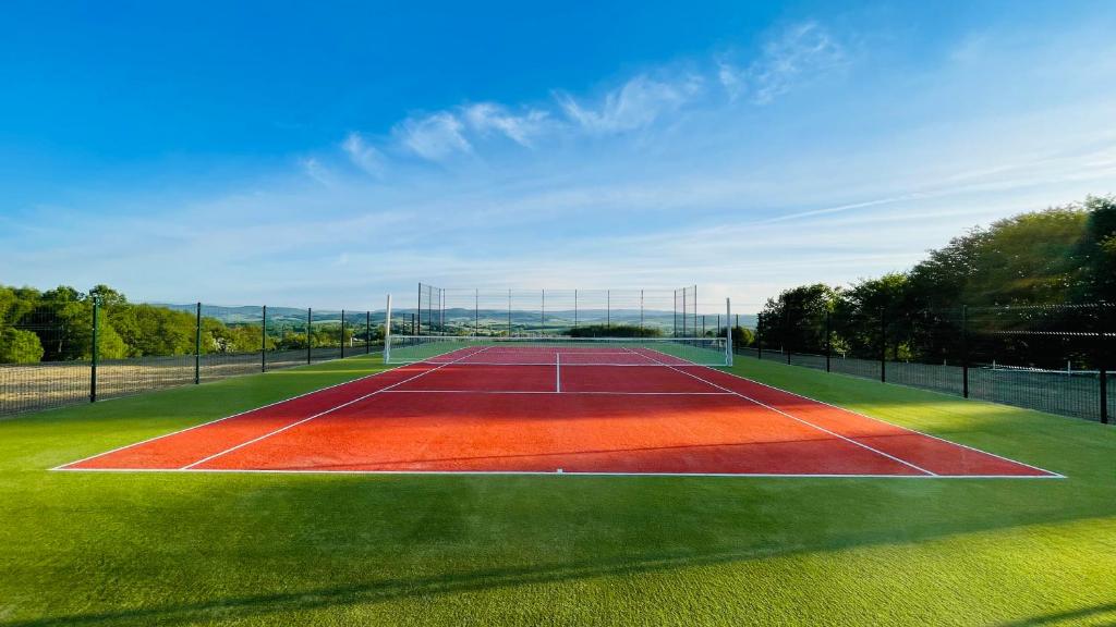 Tenis a/nebo squash v ubytování Basztogród nebo okolí