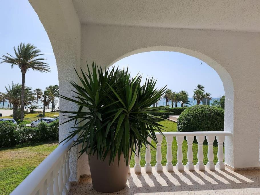 Vonkajšia záhrada v ubytovaní Villa on the beach Playa Flamenca