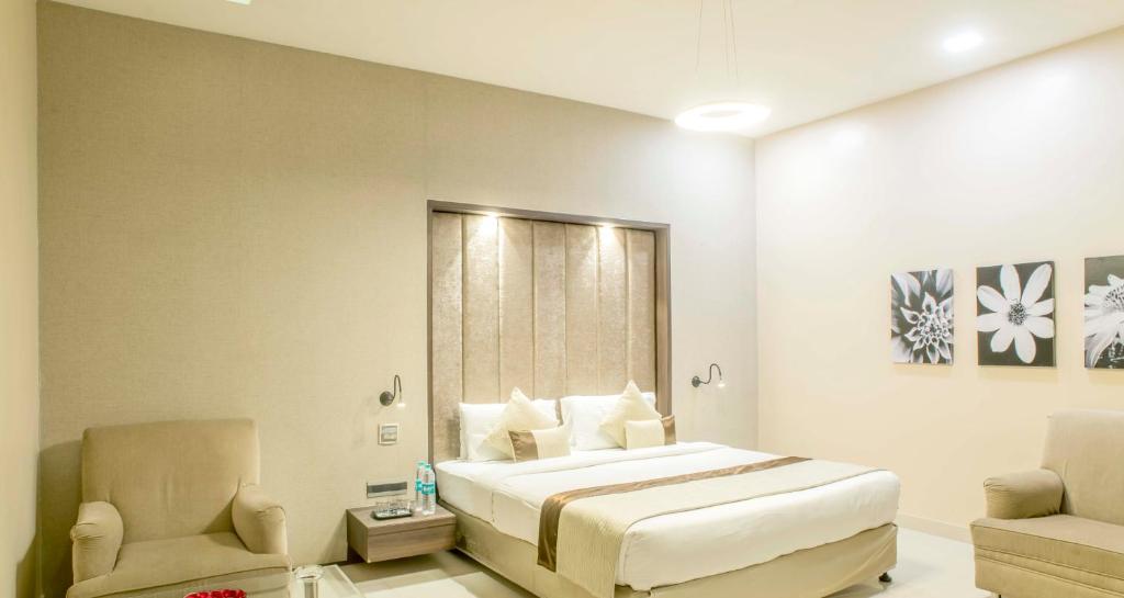 Postel nebo postele na pokoji v ubytování The Citi Residenci Hotel - Durgapur
