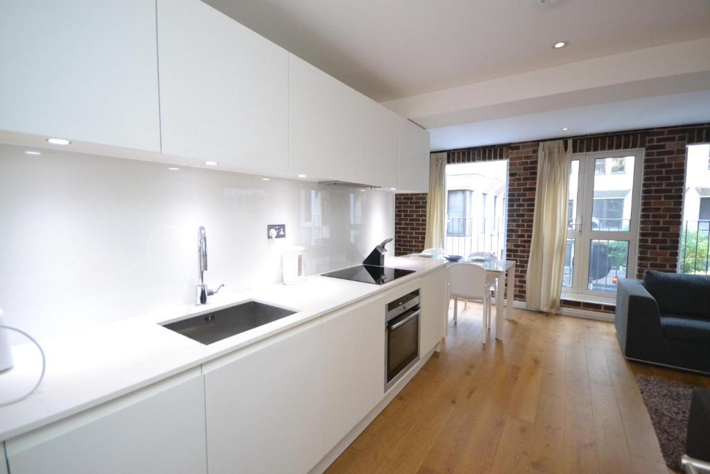 A cozinha ou kitchenette de Stylish Covent Garden Apartments