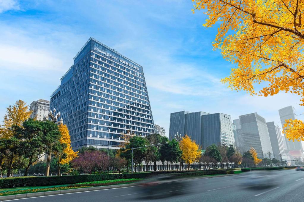 a tall building in the middle of a city at Howard Johnson Hi - Tech Plaza Chengdu in Chengdu