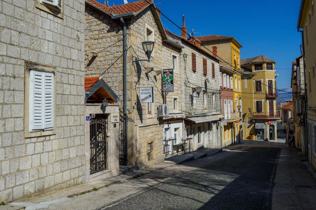 Okolí hostelu