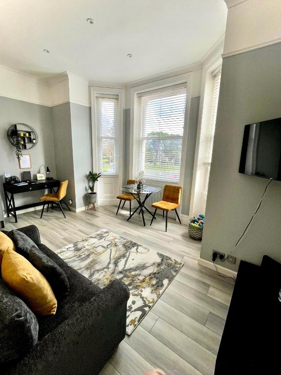 Durley Gardens, just off the beach, Bournemouth (updated prices 2024)