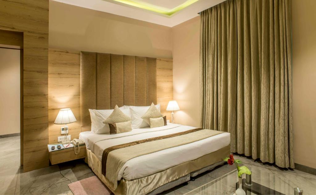 Postel nebo postele na pokoji v ubytování The Citi Residenci Hotel - Durgapur