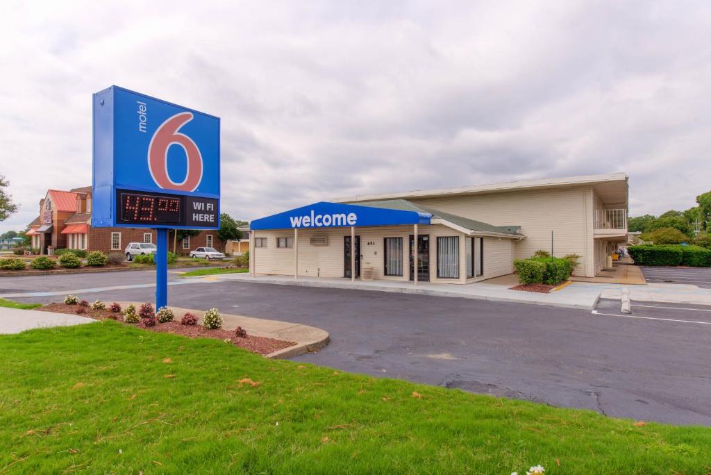 a welcome sign in front of a mobil gas station at Motel 6-Norfolk, VA in Norfolk
