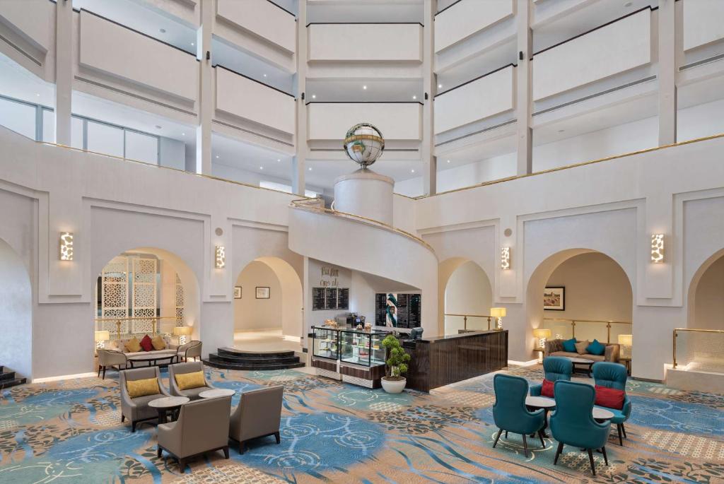 Posezení v ubytování Radisson Blu Hotel & Resort, Al Ain