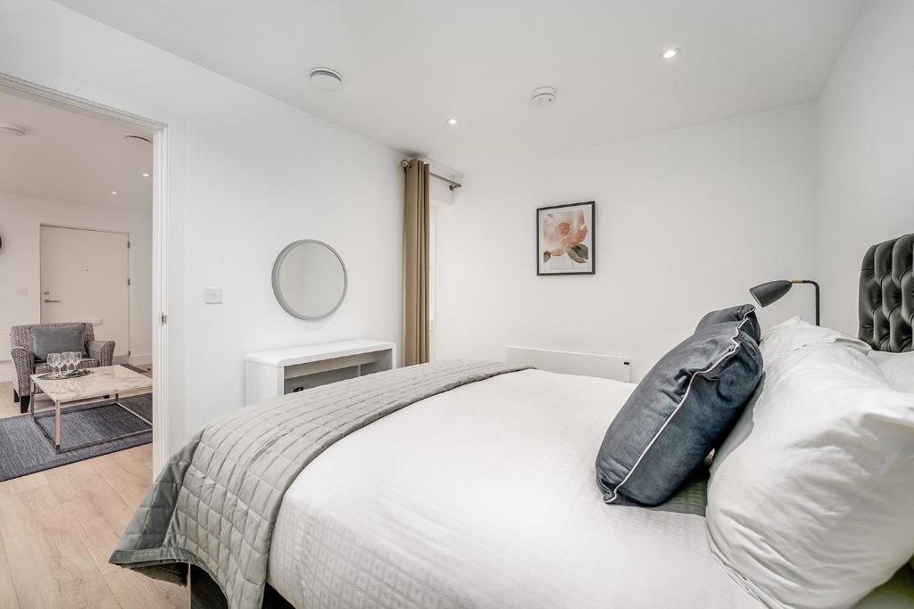 Postel nebo postele na pokoji v ubytování Citystay - Finch House