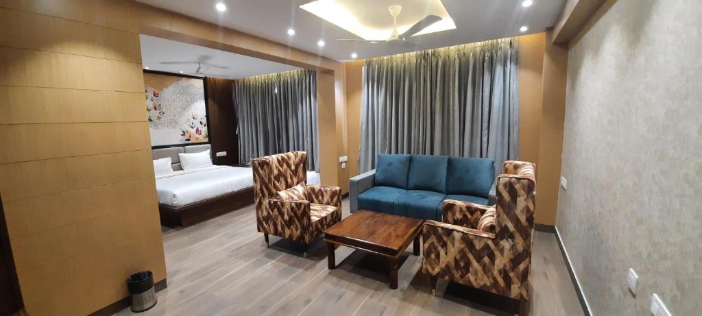 HOTEL SUNRISE HOSPITALITY - Deluxe King Suite