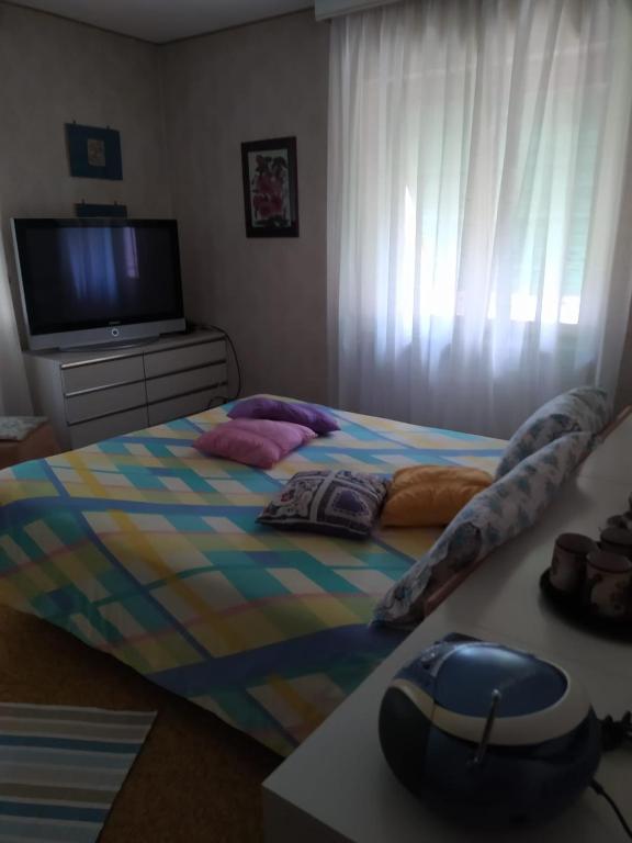 a bedroom with a bed with a computer mouse on it at Casabella Silvana in Sarre