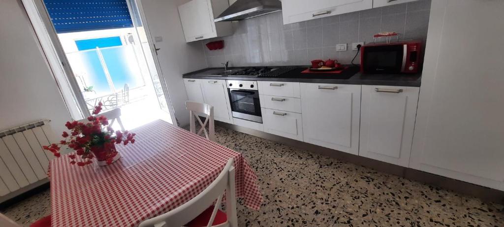 Kuchyň nebo kuchyňský kout v ubytování Hotel Dora