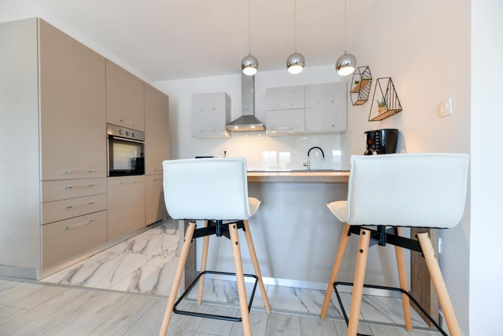 Kuchyňa alebo kuchynka v ubytovaní Luxurious Villa Natali