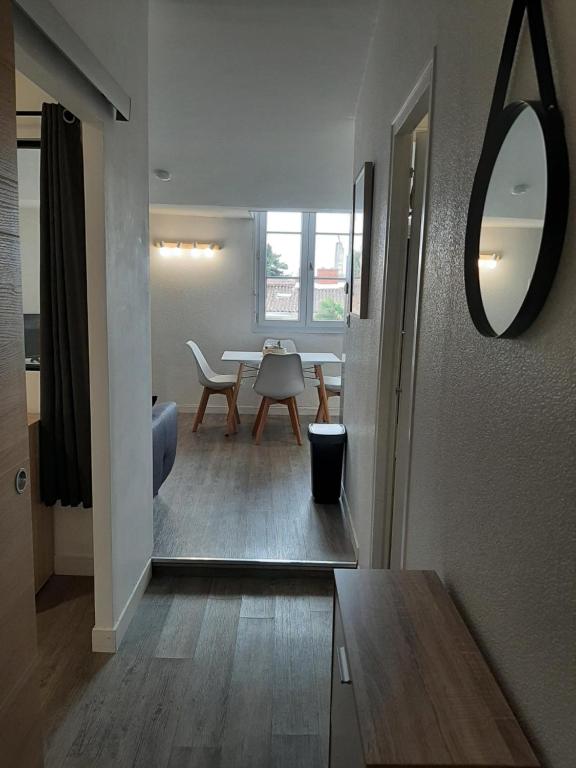Zdjęcie z galerii obiektu Home-Sweet-Home Superbe appartement en hypercentre w La Rochelle
