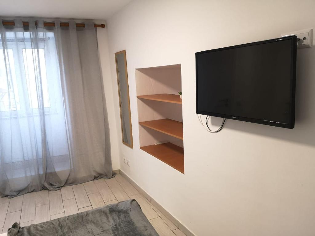 Lemon Tree House Coimbra - Courtyard garden with city views - 15