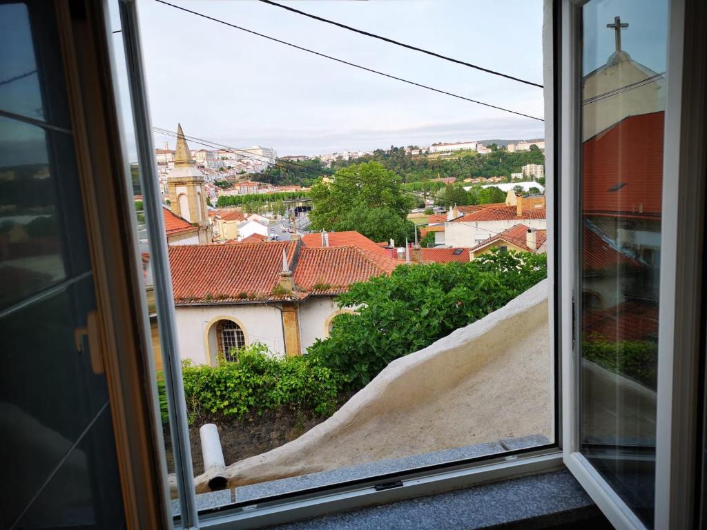 Lemon Tree House Coimbra - Courtyard garden with city views - 16
