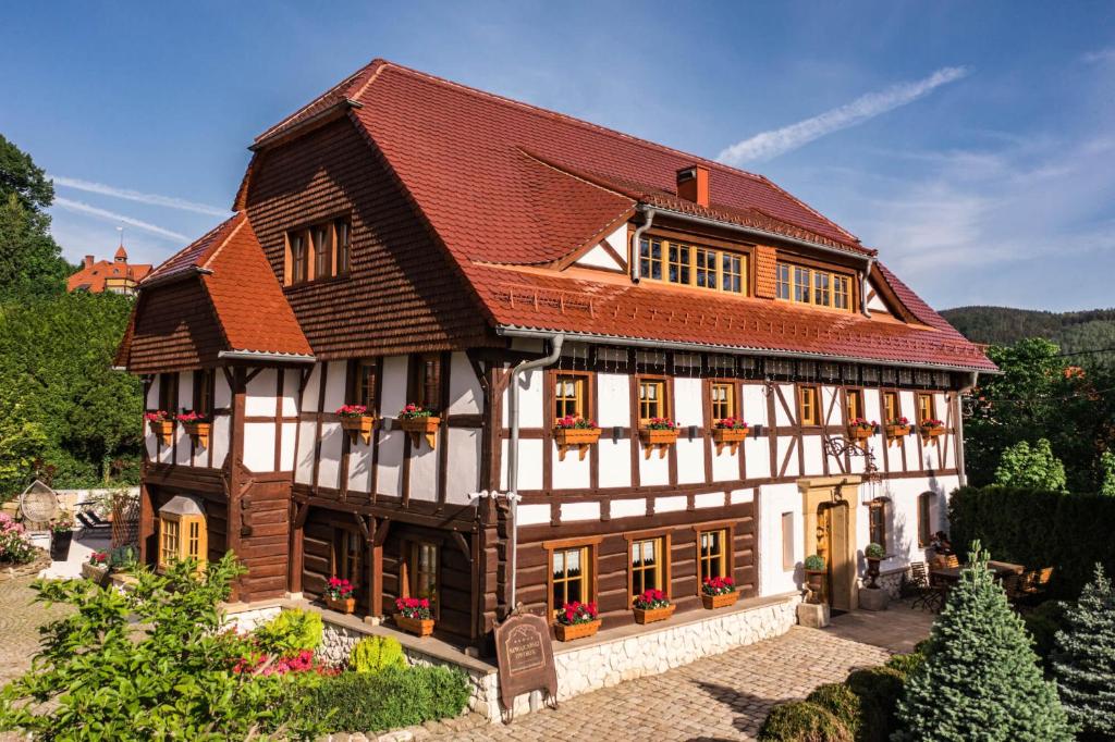 a large house with a red roof at Szwajcarski Dworek in Piechowice