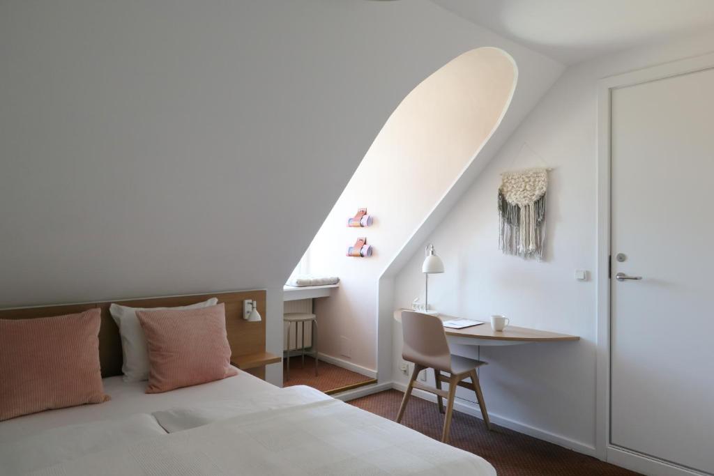 Postel nebo postele na pokoji v ubytování Savoy Hotel