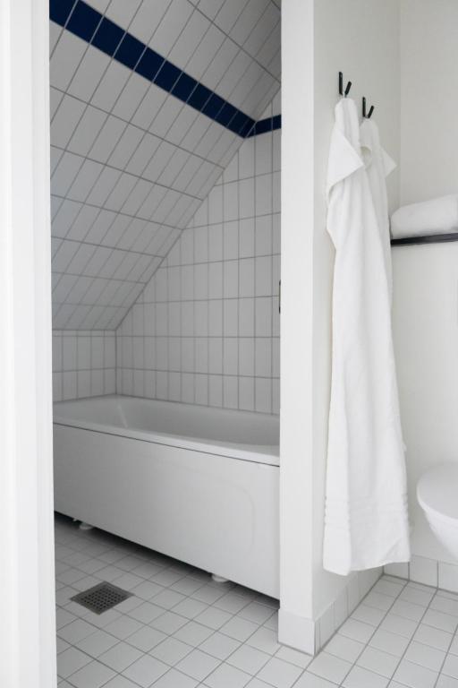 Koupelna v ubytování Savoy Hotel