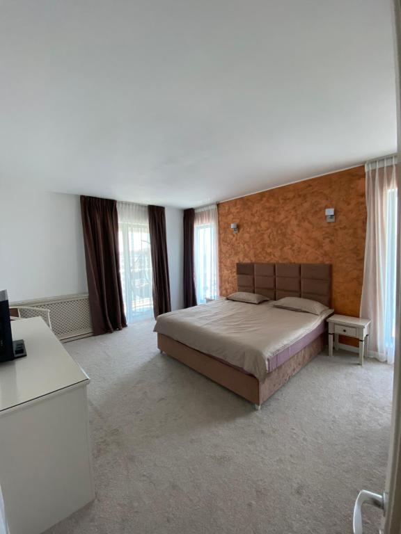 Un ou plusieurs lits dans un hébergement de l'établissement Apartament Miramare Mamaia Nord