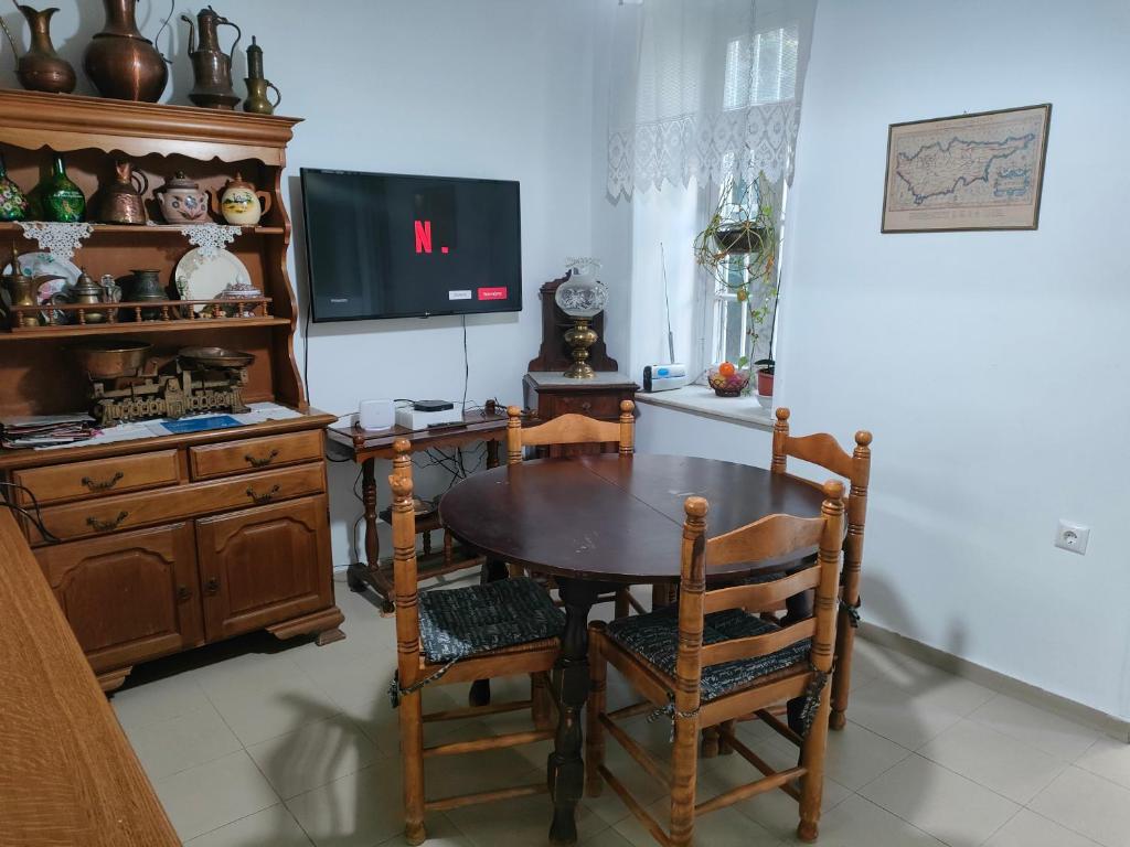 Televízia a/alebo spoločenská miestnosť v ubytovaní Casa Oliver